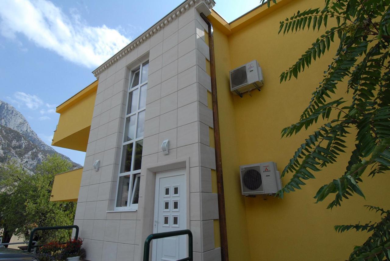 Apartments Vesna 格拉达茨 外观 照片