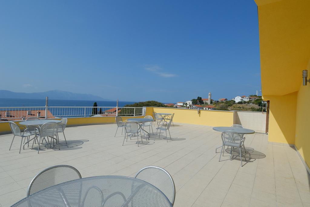 Apartments Vesna 格拉达茨 外观 照片
