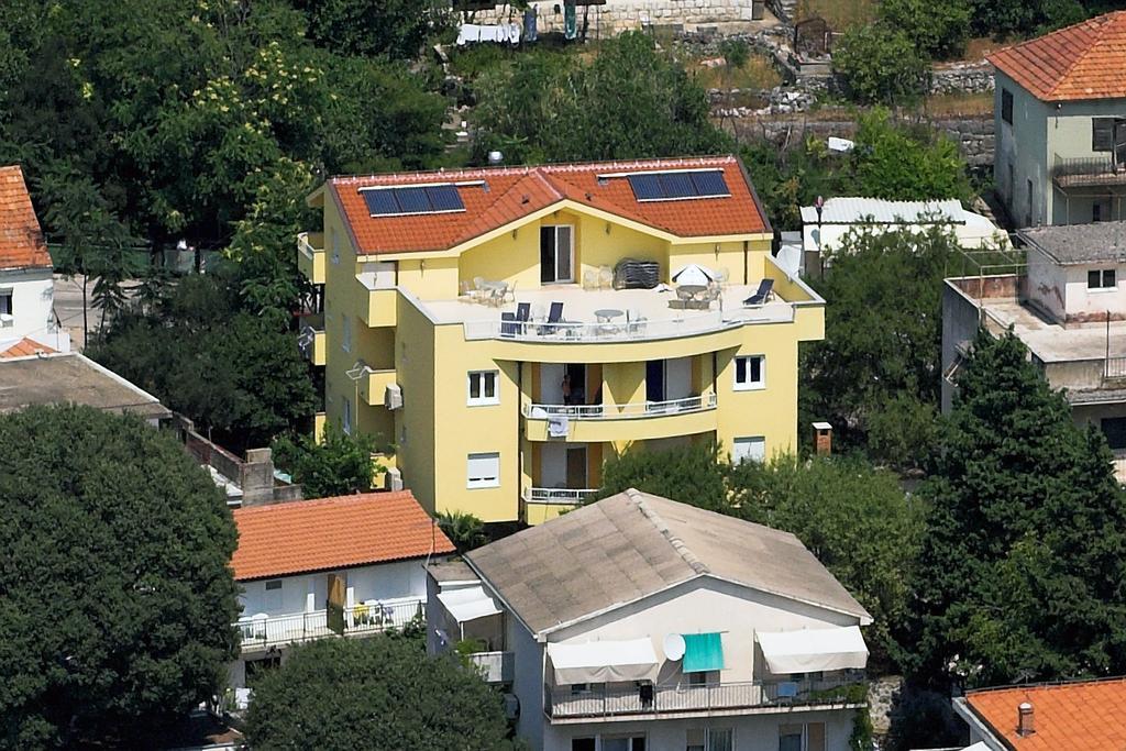 Apartments Vesna 格拉达茨 外观 照片