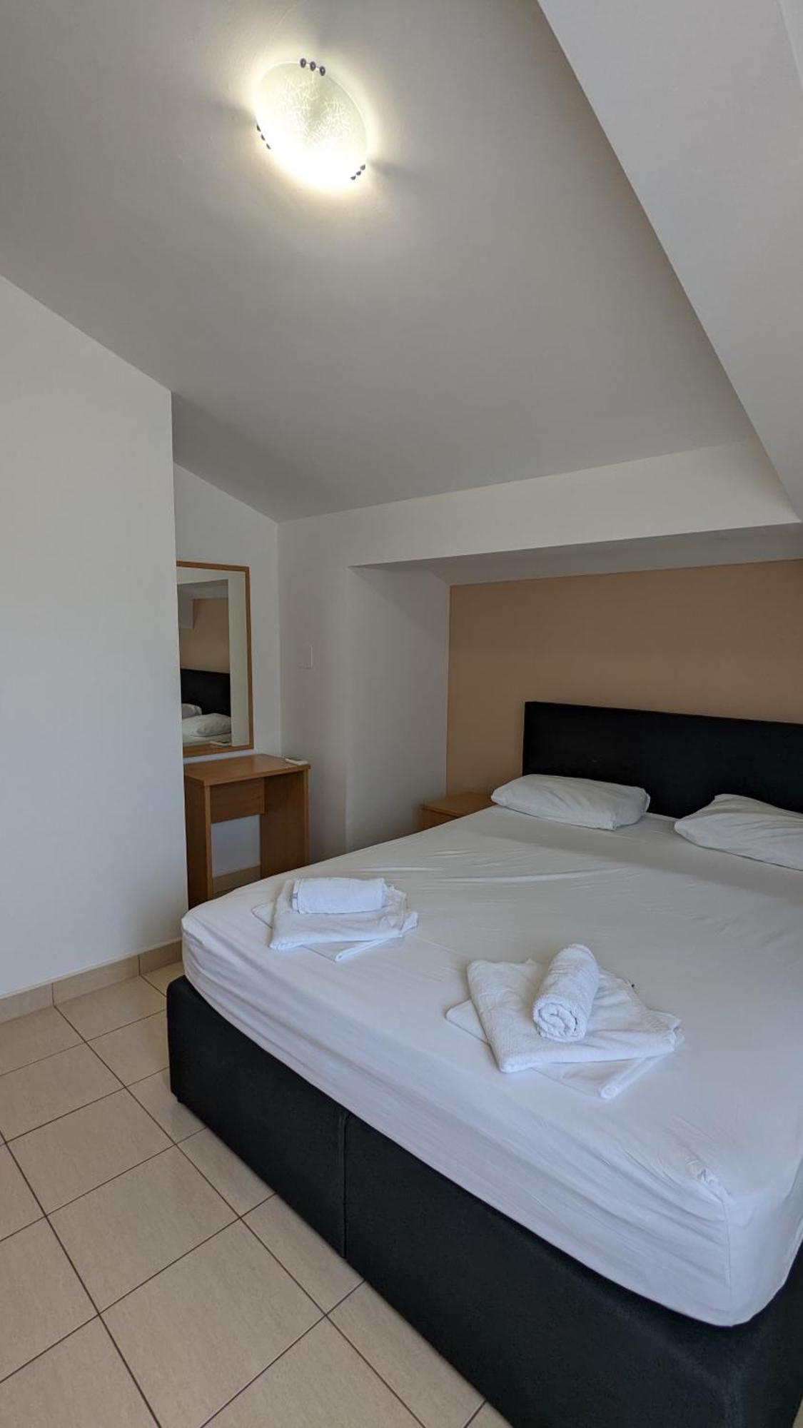Apartments Vesna 格拉达茨 客房 照片