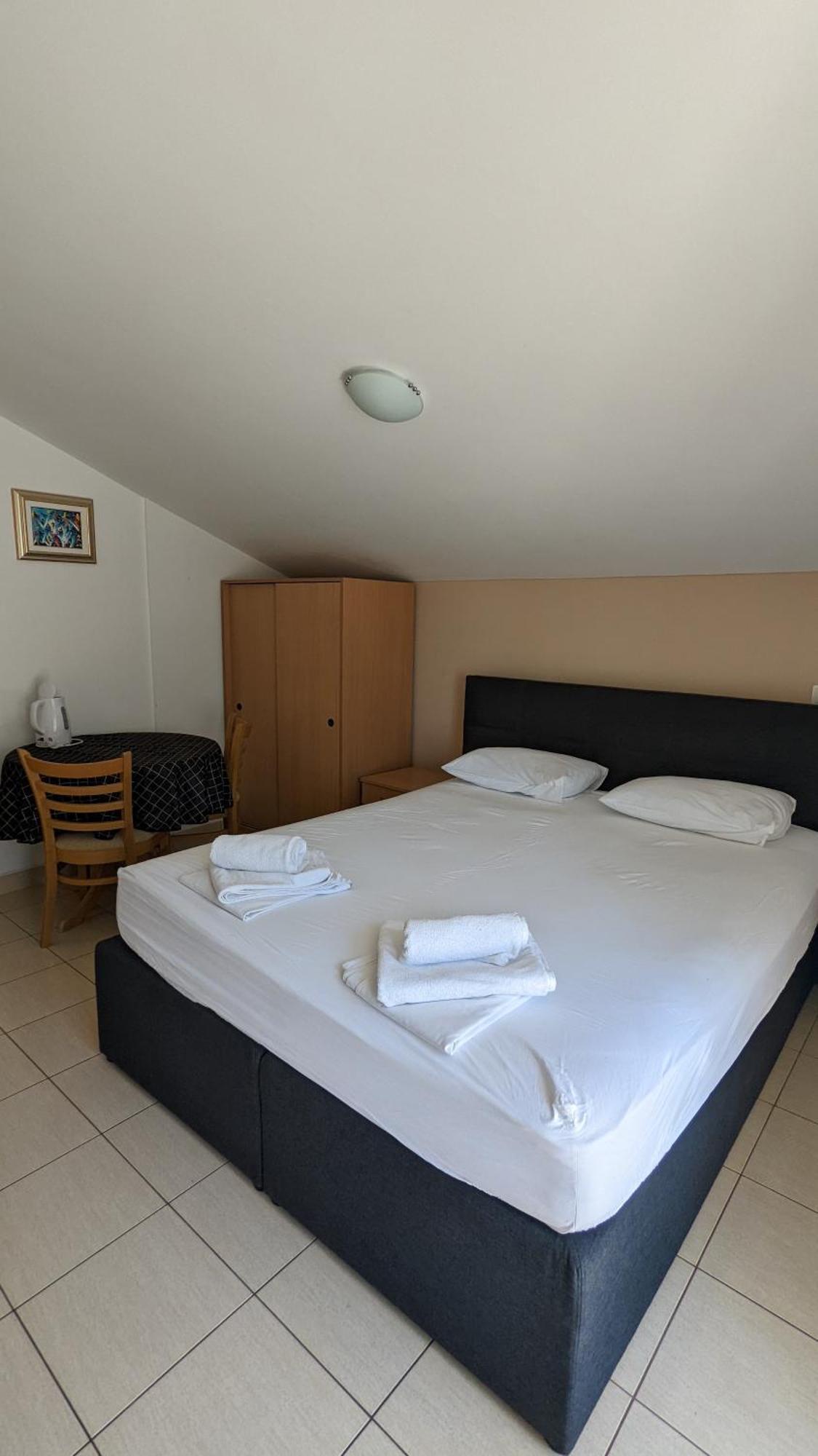 Apartments Vesna 格拉达茨 客房 照片